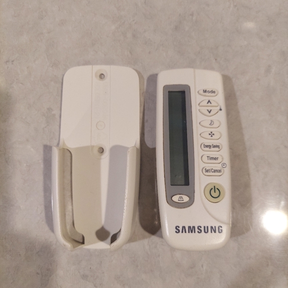 SAMSUNG AIR CONDITIONER REMOTE CONTROL WITH WALL MOUNT HOLSTER MODEL # DB610024A - Picture 2 of 4